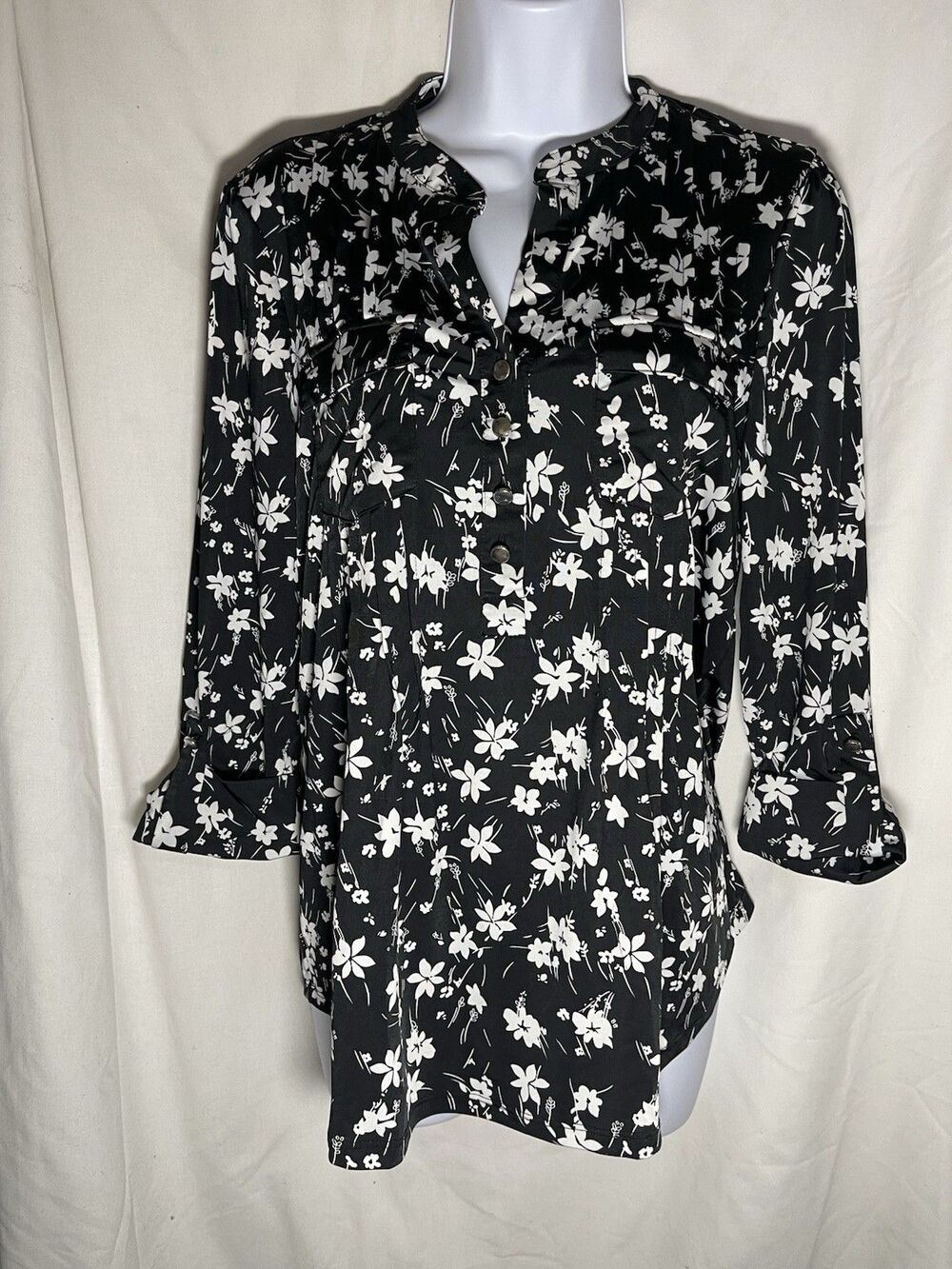 Cocomo Women's Small Black White Floral Henley Blouse 3/4 Roll Tab Sleeve Top